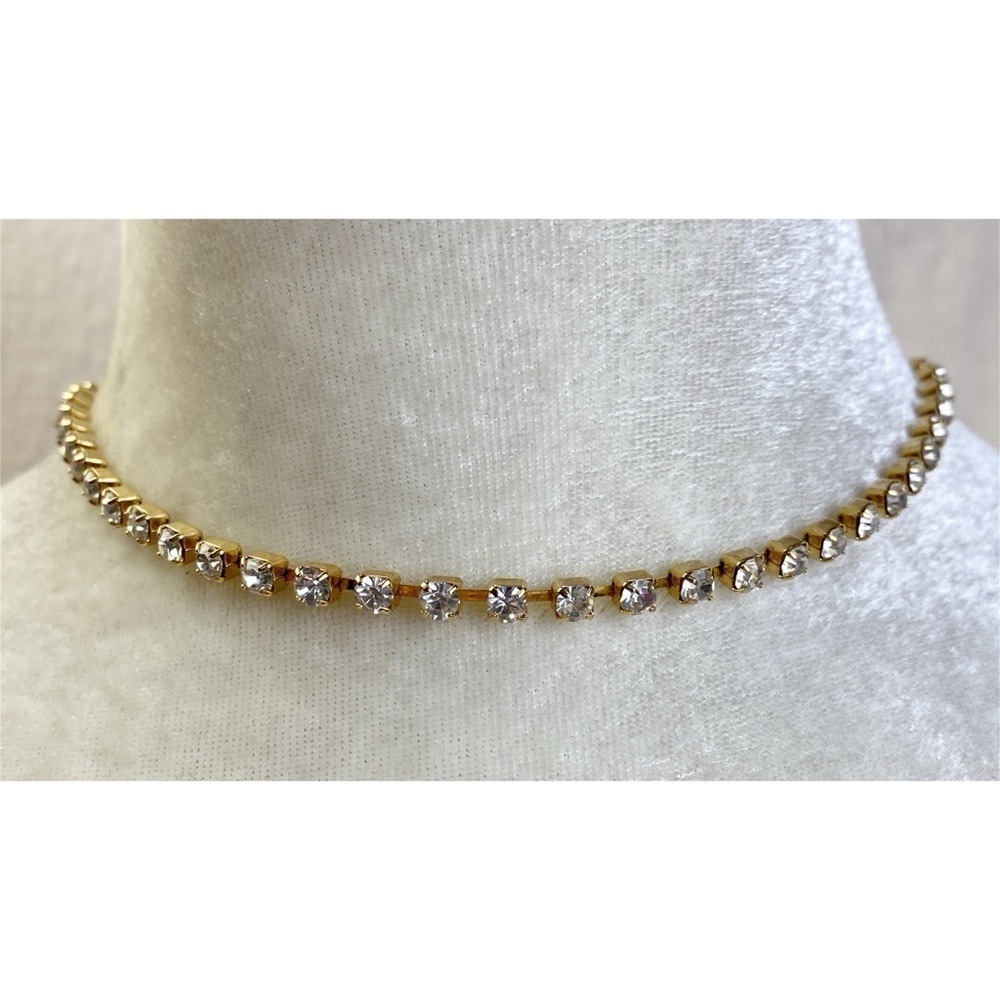 Single strand clear rhinestones in gold tone  necklace